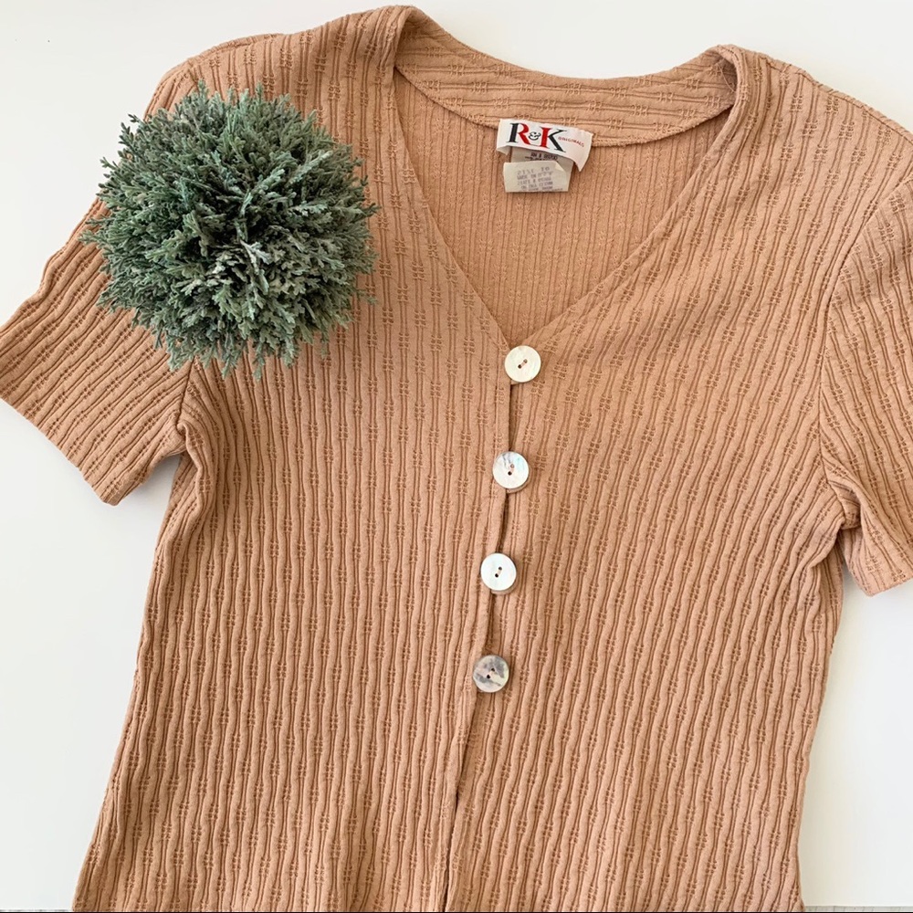 • vtg peach button-up tee •